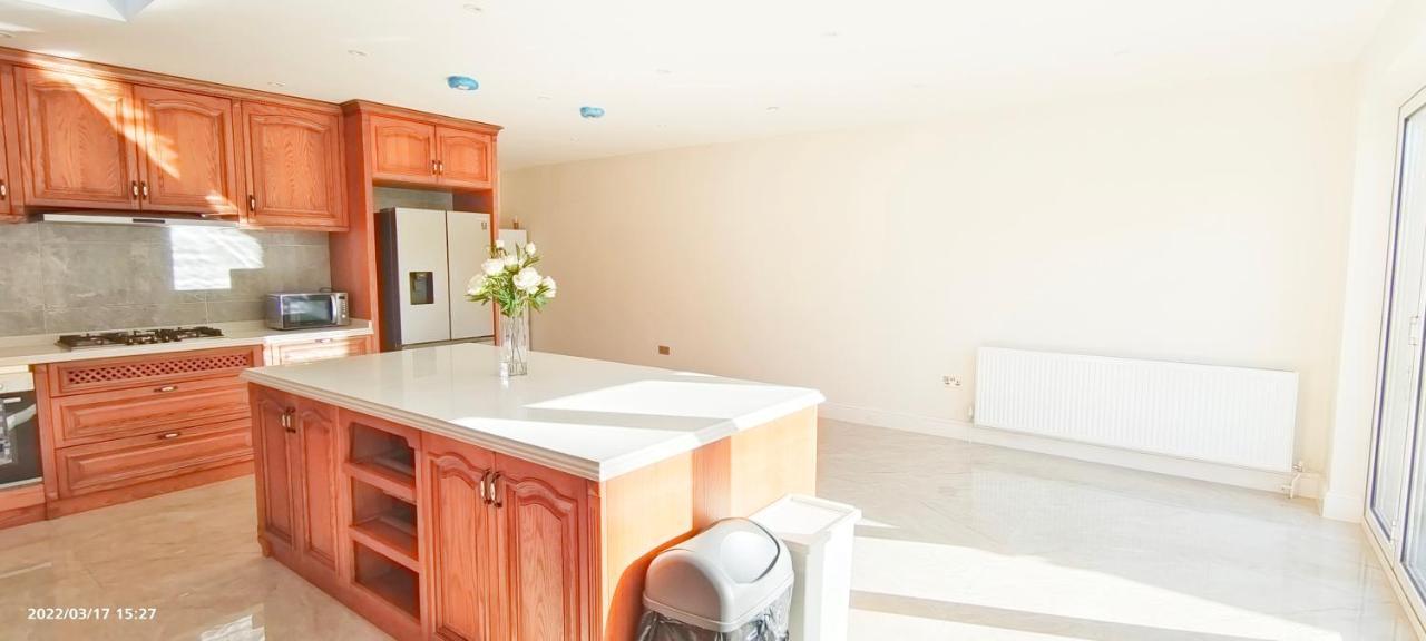 Marigold Villa Harrow Esterno foto