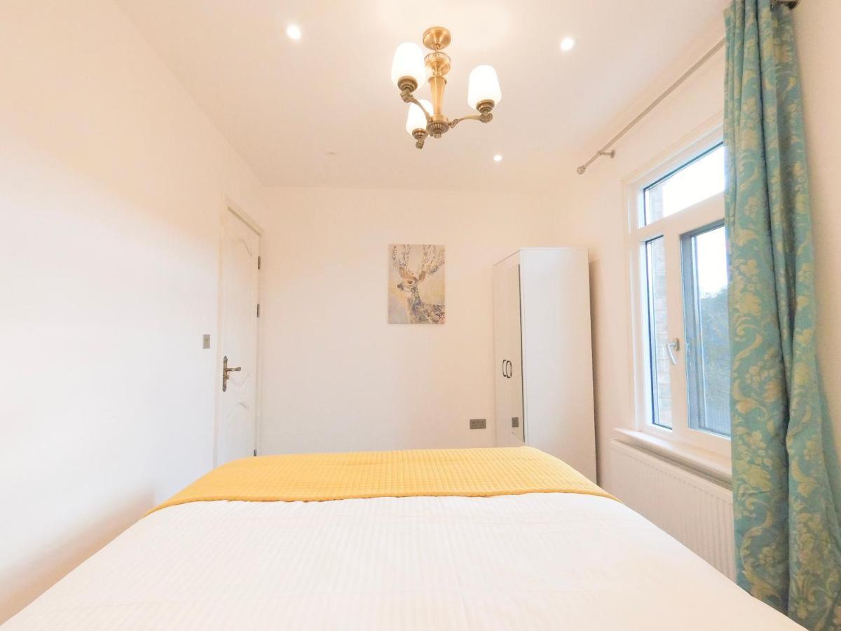 Marigold Villa Harrow Esterno foto